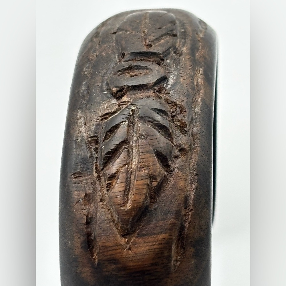 Vintage Hand-Carved Dark Wood Leaf Cuff Bangle - Picture 5 of 11